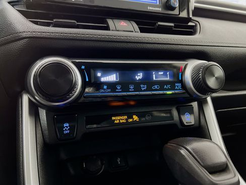 Certified 2021 Toyota RAV4 LE AWD/4WD image 16