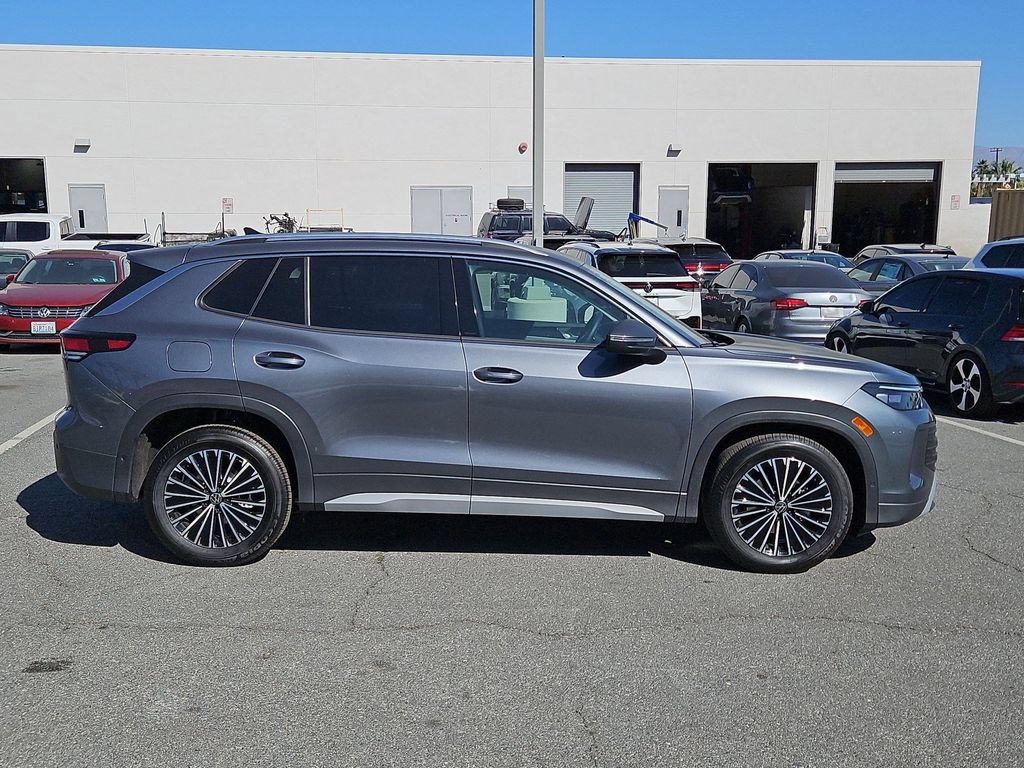 Used 2026 Volkswagen Tiguan S FWD image 2