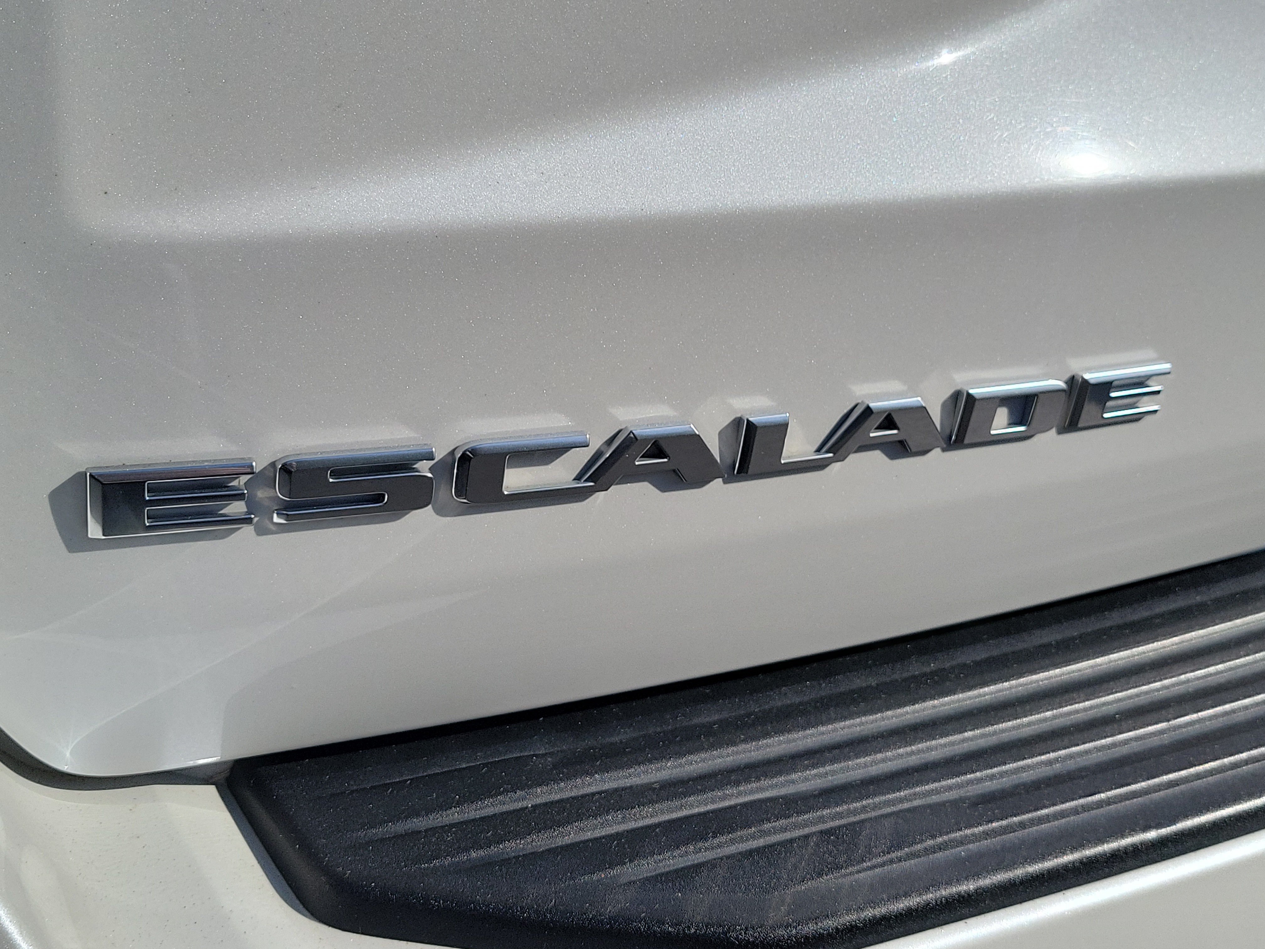 Used 2023 Cadillac Escalade Premium Luxury w/ Performance Package AWD/4WD image 7