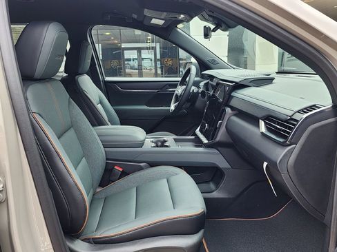 New 2026 GMC Acadia AT4 w/ Luxury Package AWD/4WD image 42