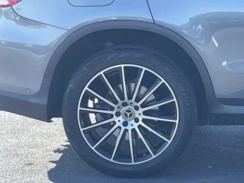 Used 2021 Mercedes-Benz GLC 300 4MATIC w/ AMG Line image 9