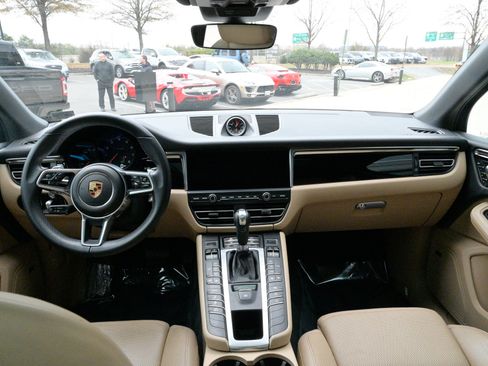 Used 2020 Porsche Macan image 42