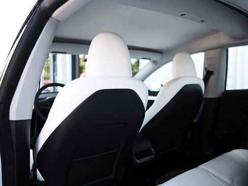 Used 2023 Tesla Model 3 Standard Range RWD image 19