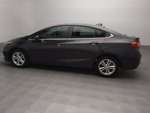 Used 2017 Chevrolet Cruze LT w/ Convenience Package FWD image 3