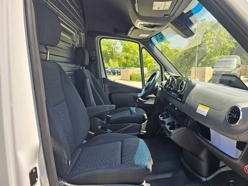 Used 2025 Mercedes-Benz Sprinter 2500 image 11