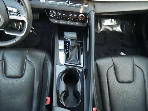 Used 2025 Hyundai Elantra Limited FWD image 41