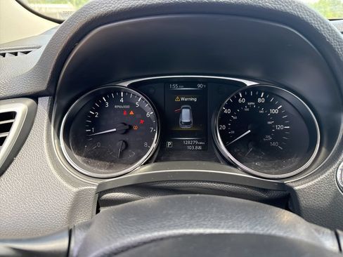Used 2015 Nissan Rogue SV AWD/4WD image 6