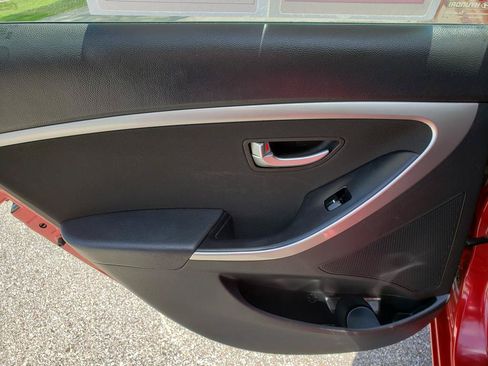 Used 2016 Hyundai Elantra GT FWD image 11
