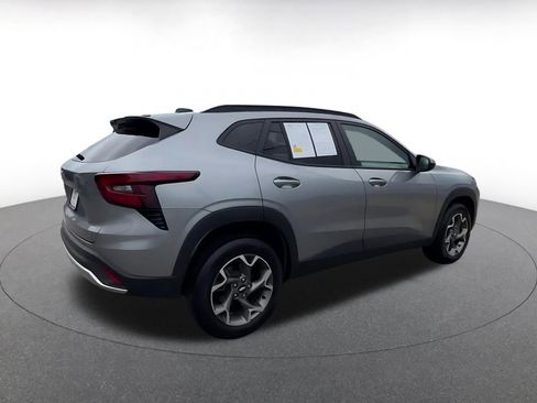 Used 2025 Chevrolet Trax LT FWD image 15