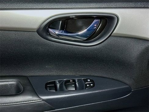 Used 2017 Nissan Sentra S image 15