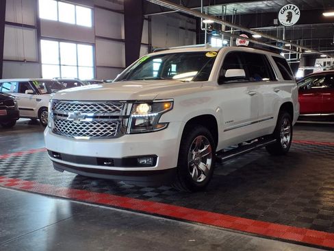 Used 2018 Chevrolet Tahoe LT w/ LT Signature Package AWD/4WD image 3