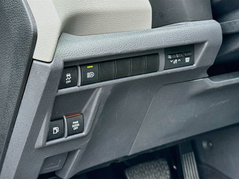 Used 2024 Toyota Sienna XLE FWD image 11