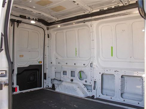 Used 2019 Ford Transit 250 130 Medium Roof RWD image 9
