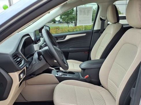 Used 2022 Ford Escape SE w/ SE Sport Appearance Package image 16