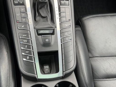 Used 2016 Porsche Macan Turbo image 24