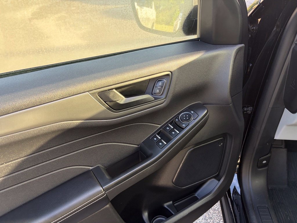 Used 2025 Ford Escape Active w/ Cold Weather Package AWD/4WD image 12