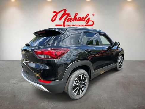 Used 2025 Chevrolet TrailBlazer LT FWD image 3