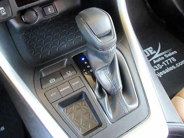 Used 2021 Toyota RAV4 LE FWD image 26