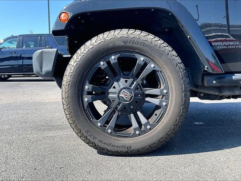 Used 2015 Jeep Wrangler Unlimited Sahara AWD/4WD image 2