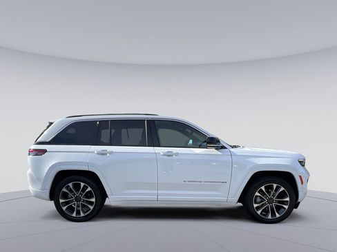 Used 2023 Jeep Grand Cherokee Overland image 10
