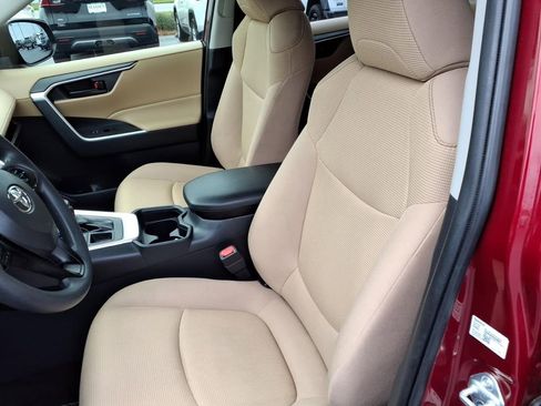 Used 2020 Toyota RAV4 LE image 15