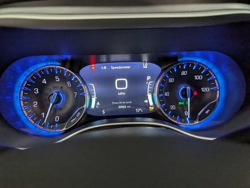 Used 2025 Chrysler Pacifica Select FWD image 16