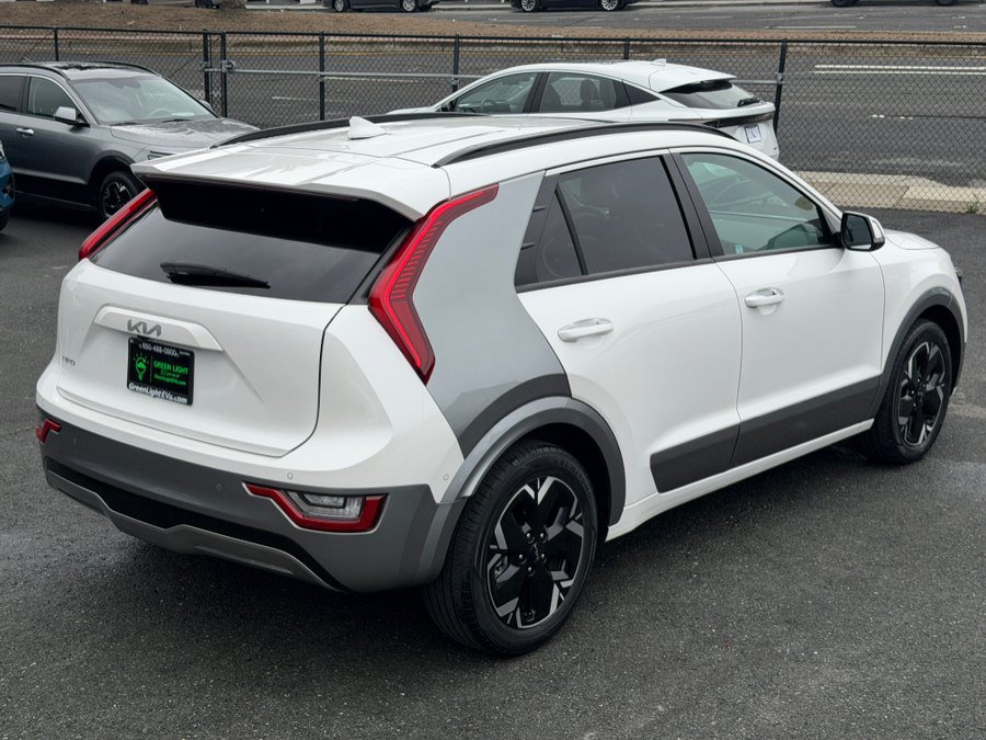 Used 2023 Kia Niro Wave w/ Wave Preserve Package FWD image 5