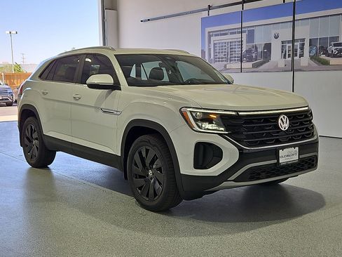 New 2026 Volkswagen Atlas Cross Sport SE FWD image 2