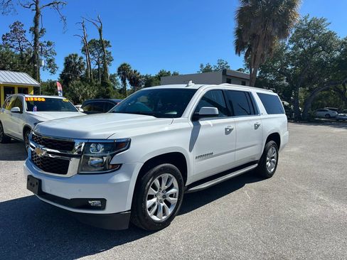 Used 2017 Chevrolet Suburban LT RWD image 1