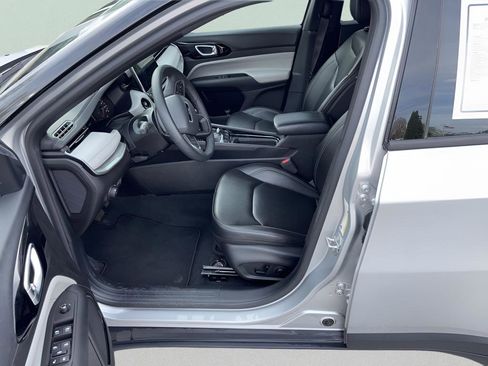 Used 2025 Jeep Compass Limited AWD/4WD image 9