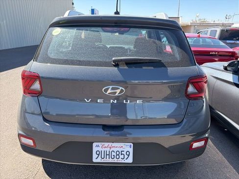 Used 2025 Hyundai Venue SEL image 3