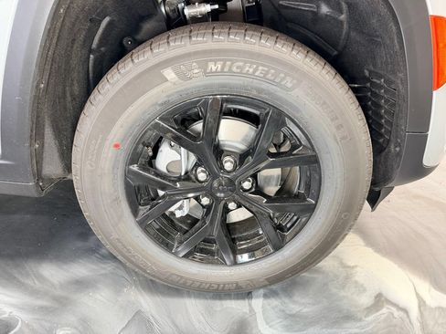 New 2026 Jeep Grand Cherokee Altitude AWD/4WD image 24