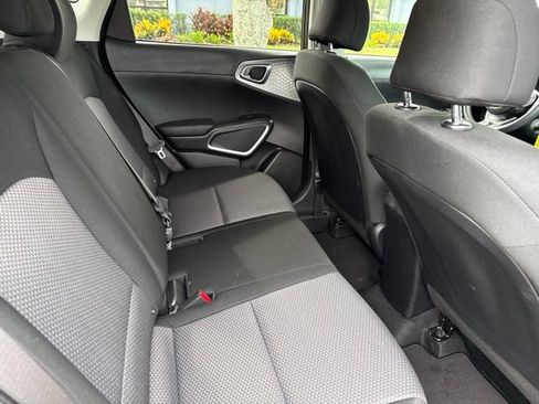 Used 2025 Kia Soul LX w/ LX Technology Package FWD image 15