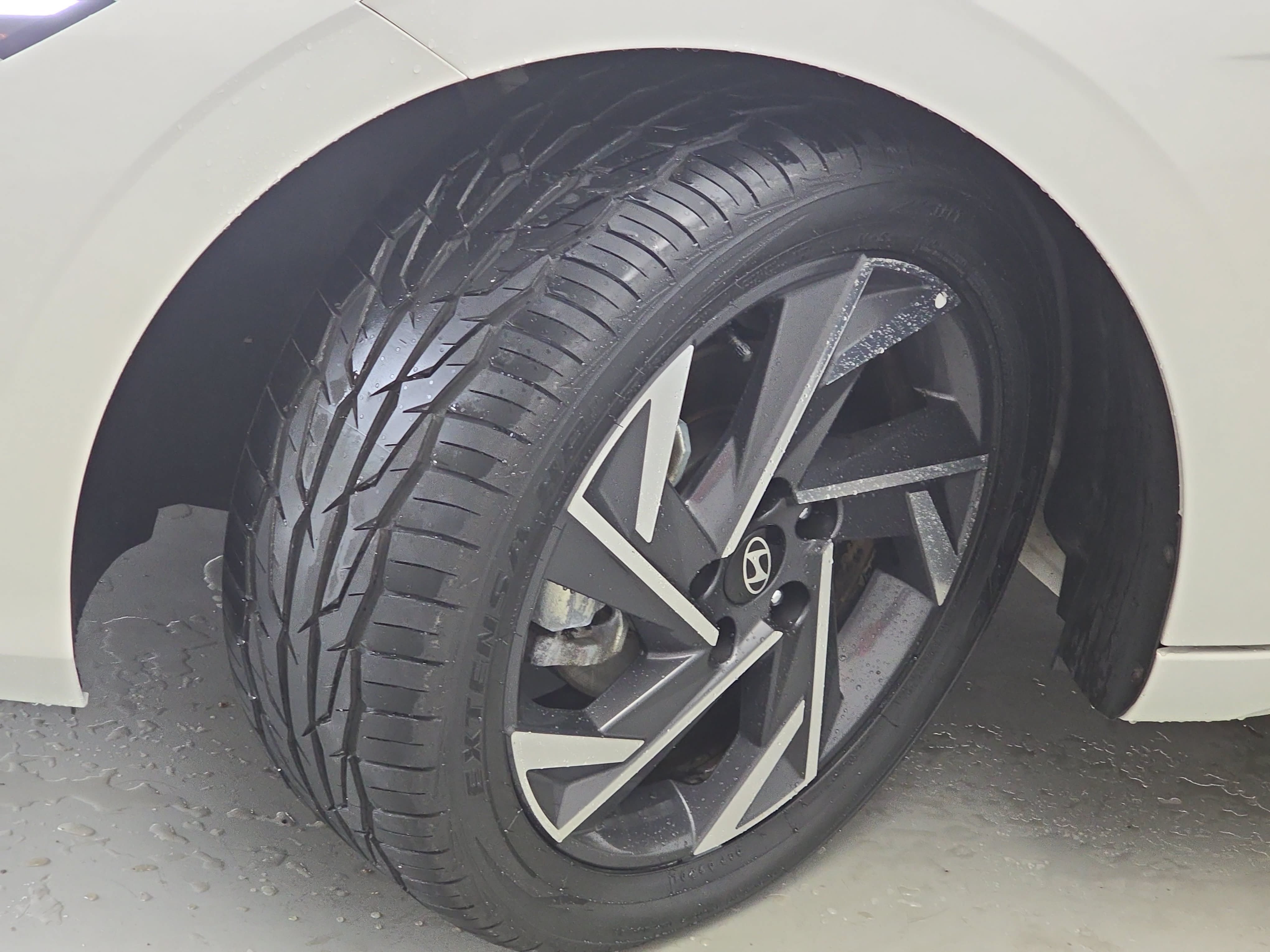 Used 2025 Hyundai Elantra Limited FWD image 32