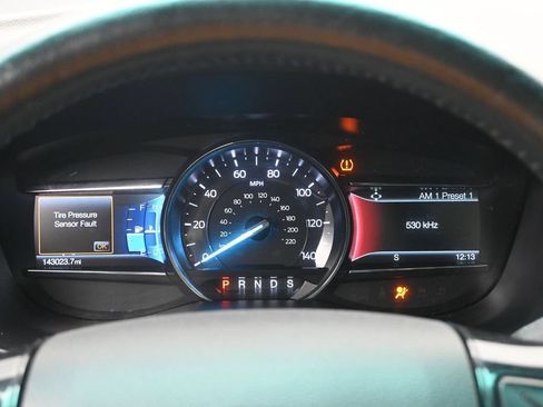 Used 2018 Ford Explorer XLT w/ Equipment Group 202A AWD/4WD image 9