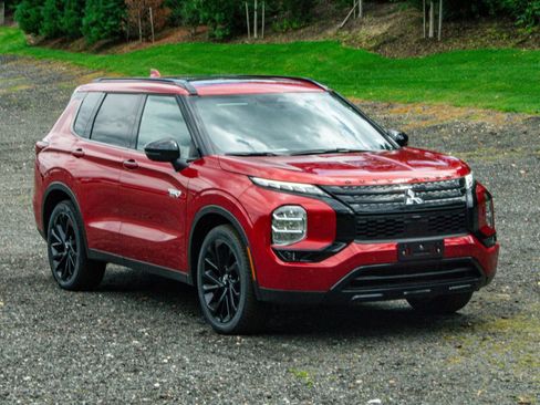 New 2025 Mitsubishi Outlander image 12