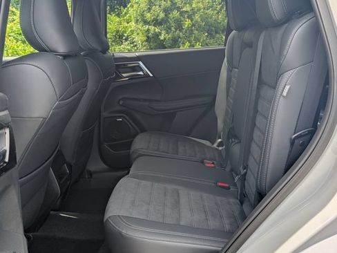 New 2026 Mitsubishi Outlander LE FWD image 24