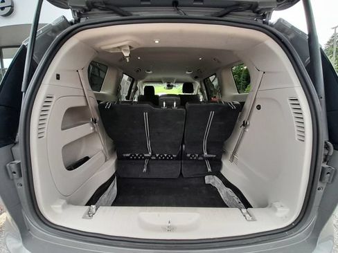 Used 2023 Chrysler Pacifica Touring-L FWD image 52