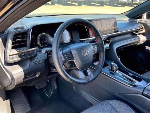 Certified 2023 Toyota Crown XLE image 17