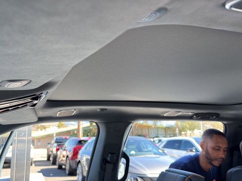 Used 2022 Jeep Grand Wagoneer Series III w/ Flexible Seating Group image 12