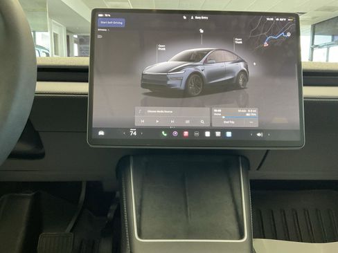 Used 2026 Tesla Model Y AWD image 18