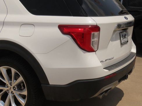 Used 2023 Ford Explorer Platinum w/ Technology Package AWD/4WD image 14