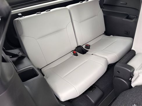 Used 2025 Mitsubishi Outlander SE AWD/4WD image 28
