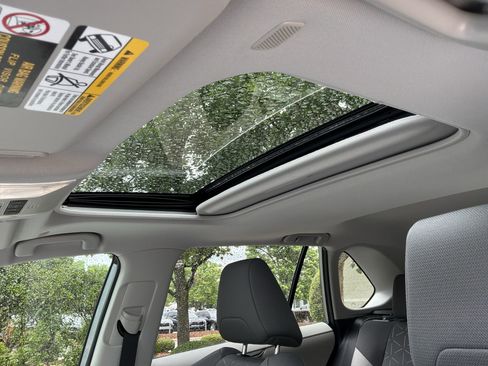 Used 2025 Toyota RAV4 XLE w/ Convenience Package FWD image 28