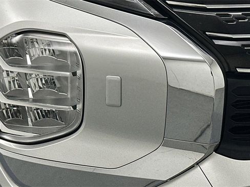 Used 2022 Mitsubishi Outlander ES image 25