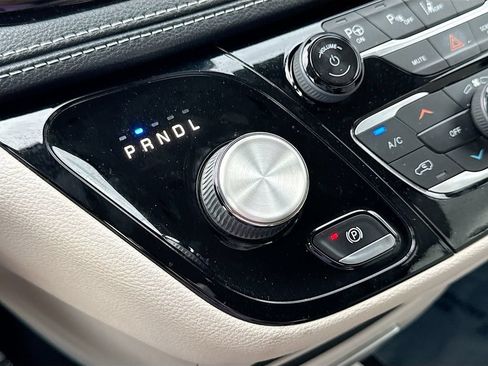 Used 2021 Chrysler Pacifica Touring-L w/ Premium & Safety Sphere Group FWD image 28