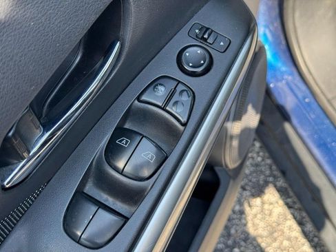 Used 2018 Nissan Kicks SV image 14