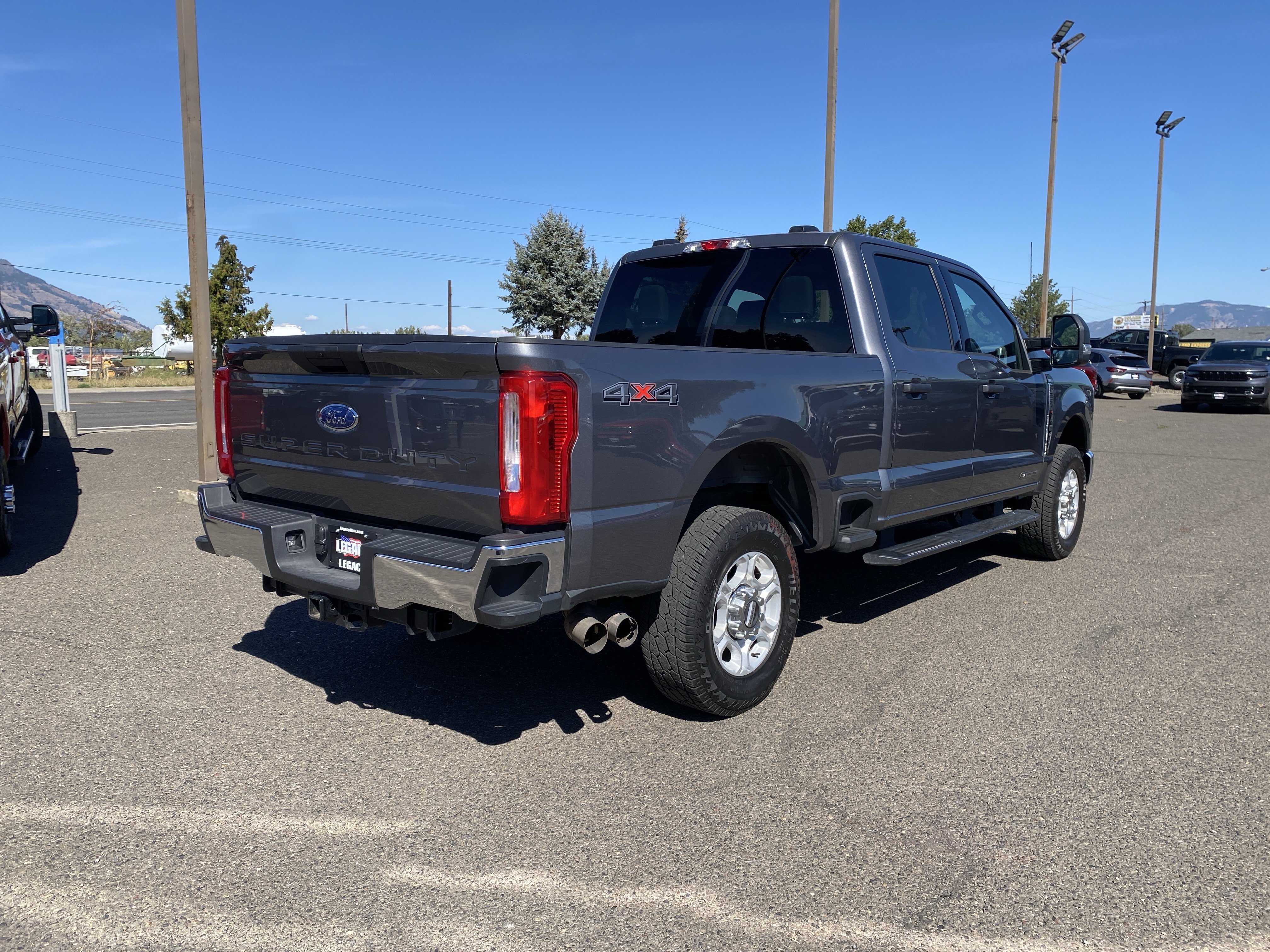 Used 2025 Ford F250 XLT AWD/4WD image 3