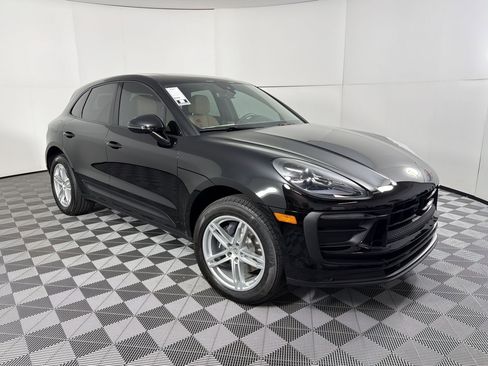 Used 2026 Porsche Macan AWD/4WD image 7