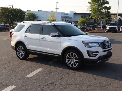 Used 2016 Ford Explorer Limited w/ Equipment Group 301A AWD/4WD image 14